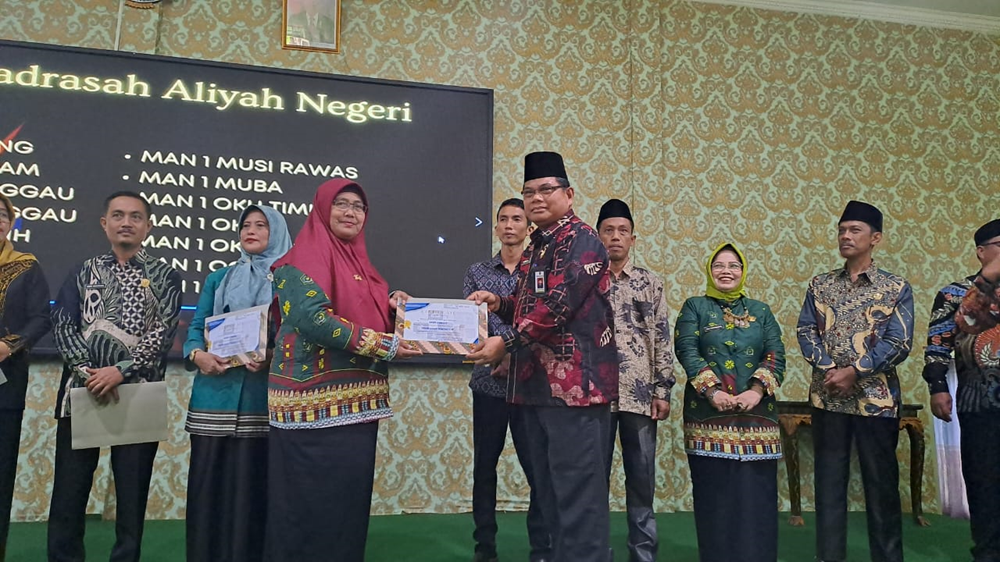 MAN 1 OKU Timur Raih Penghargaan Madrasah Digital 1.0